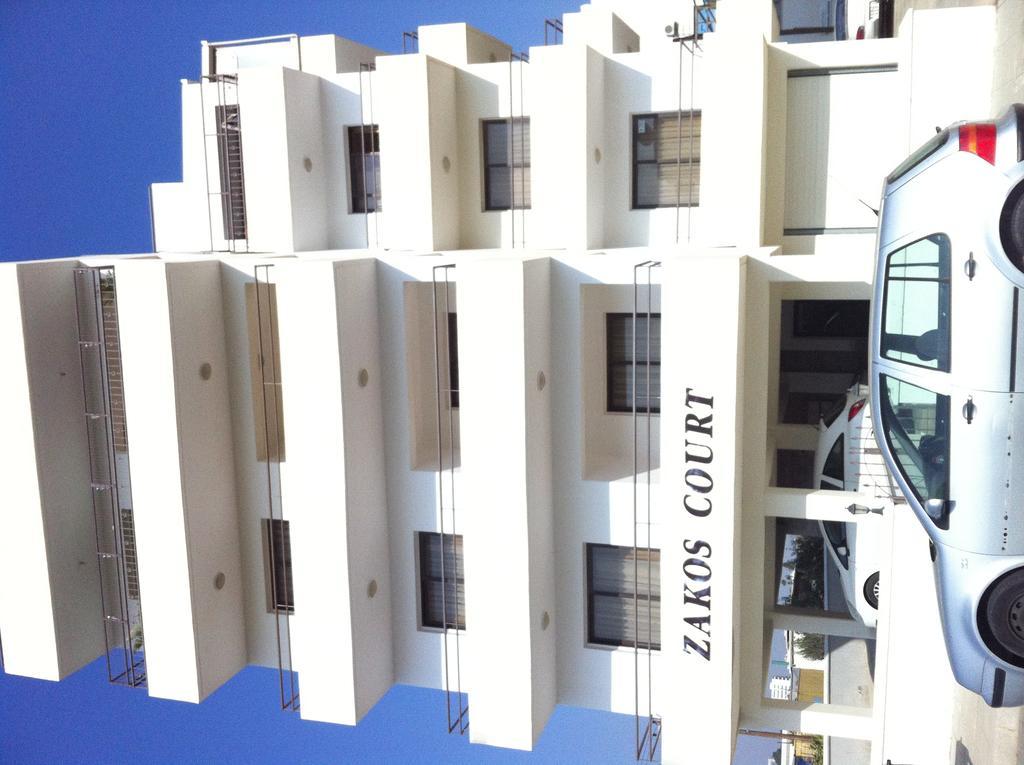 Zakos Court Apartments Ларнака Екстериор снимка
