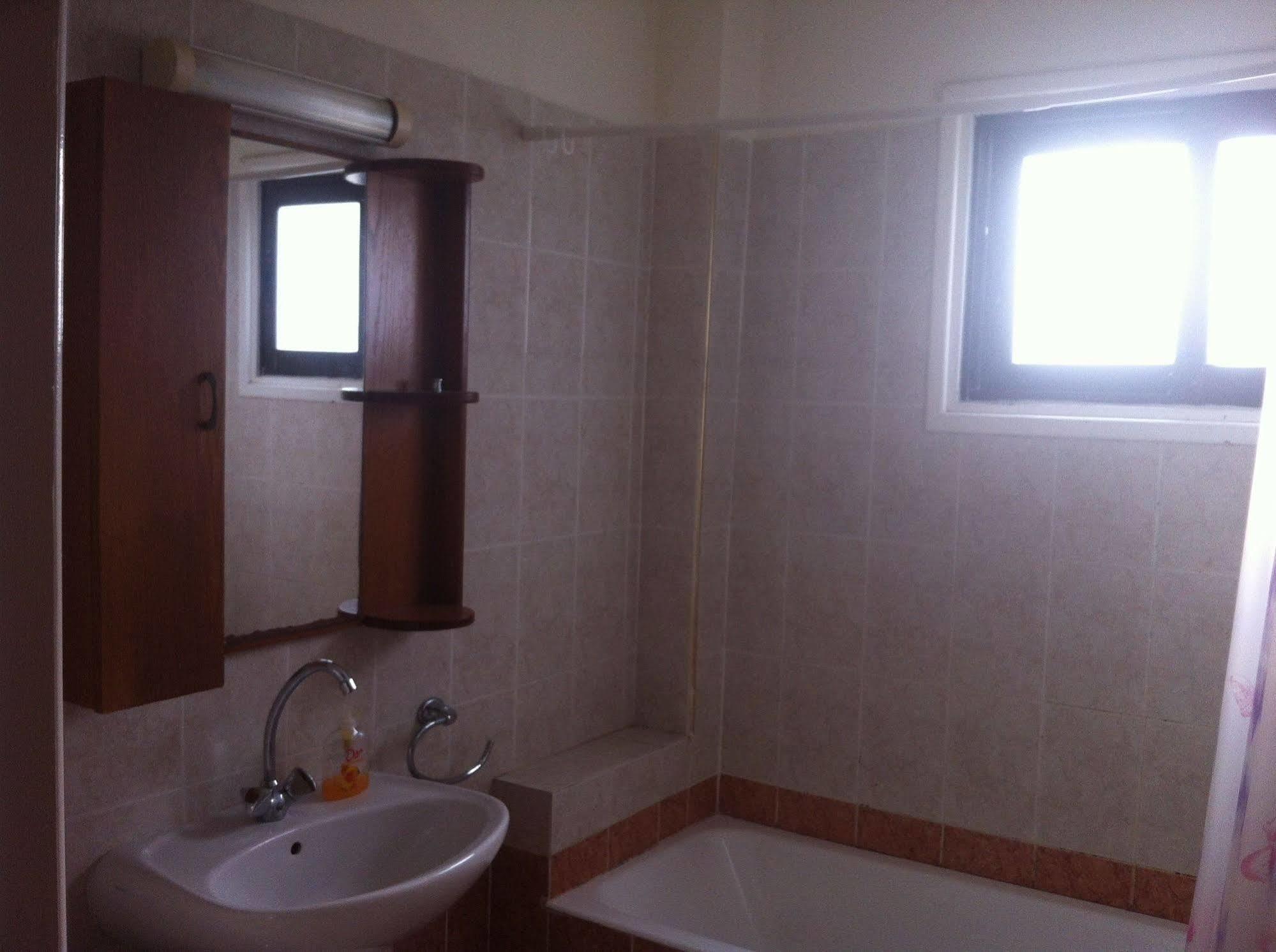 Zakos Court Apartments Ларнака Екстериор снимка