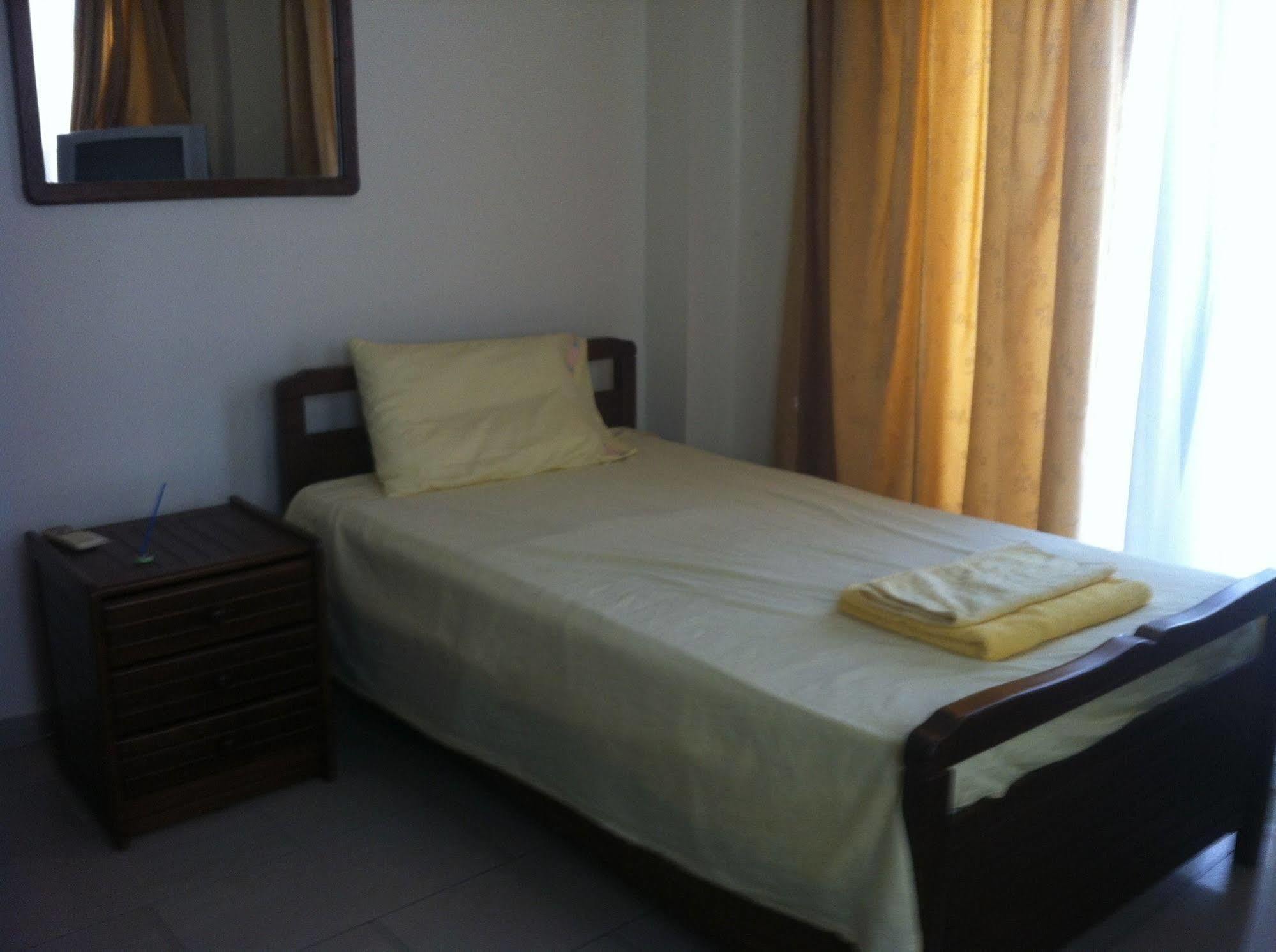 Zakos Court Apartments Ларнака Екстериор снимка