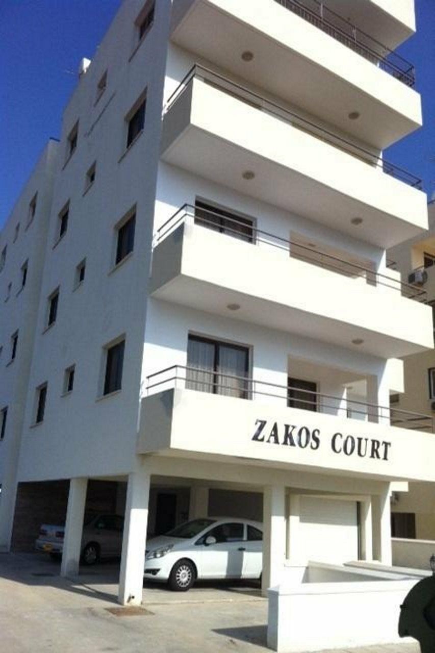 Zakos Court Apartments Ларнака Екстериор снимка