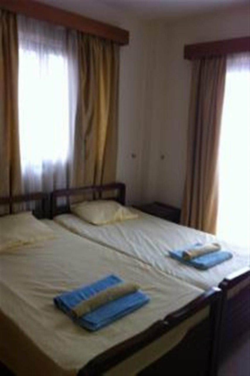 Zakos Court Apartments Ларнака Екстериор снимка